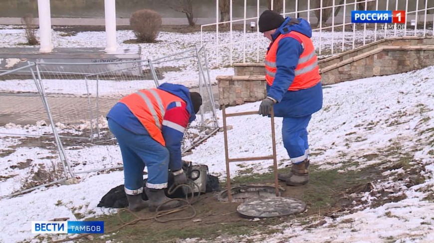 Новая порция нечистот снова попала в канал реки Цны на набережной