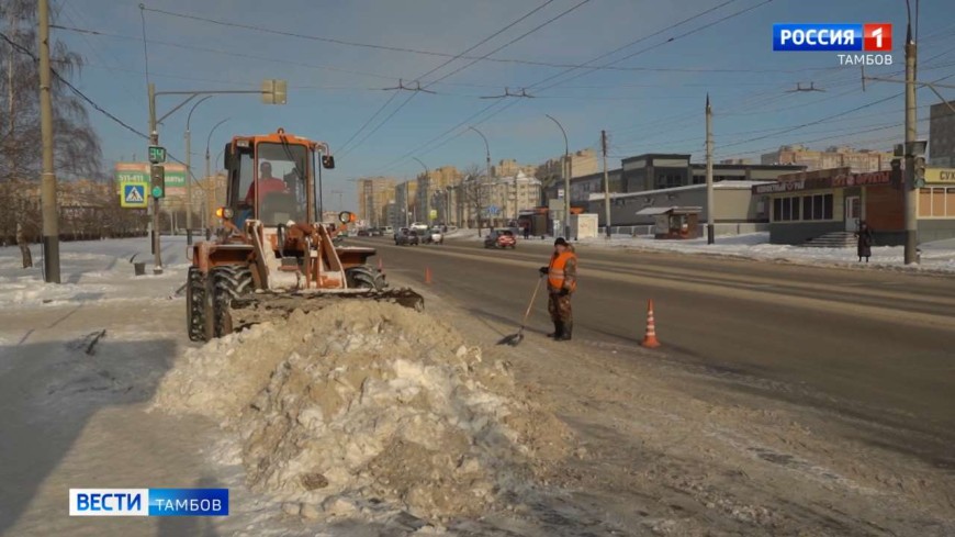 120 человек и 70 единиц техники вышли на уборку снега в Тамбове