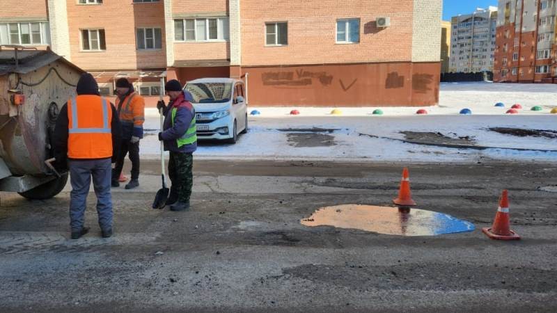 На Ореховой проводят ямочный ремонт