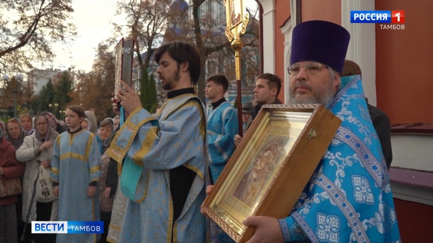 В честь Казанской иконы Божьей Матери совершили крестный ход