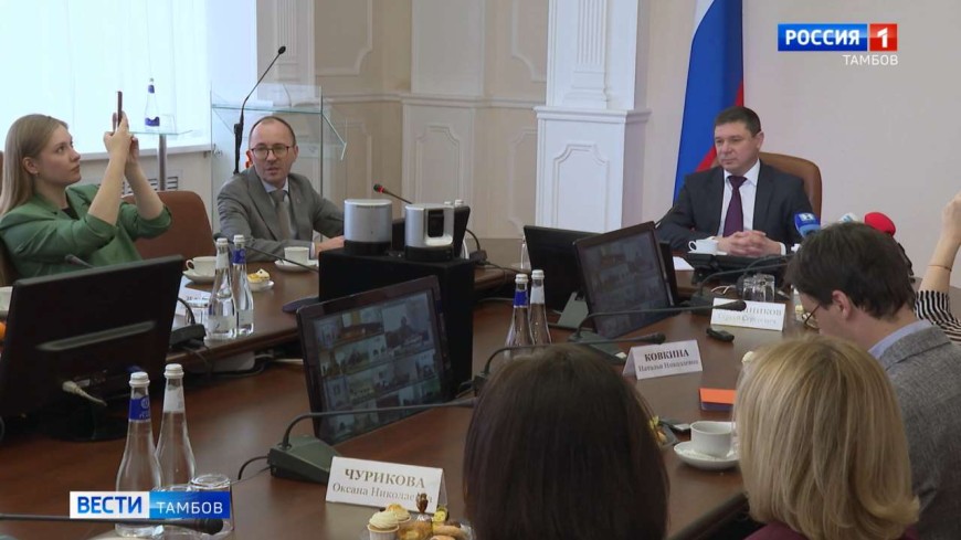 Евгений Первышов провёл пресс-конференцию по итогам первого года работы в регионе