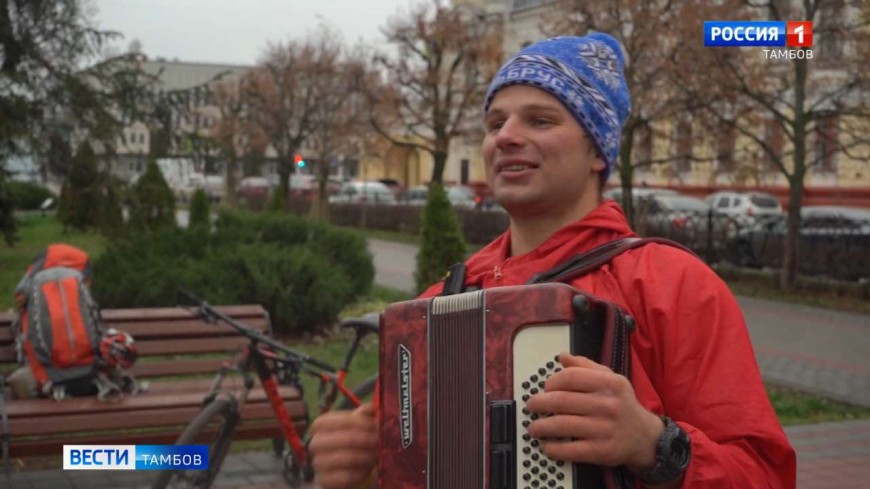 По России на велосипеде с песней: в Тамбов приехал велопутешественник Климентий Калужских