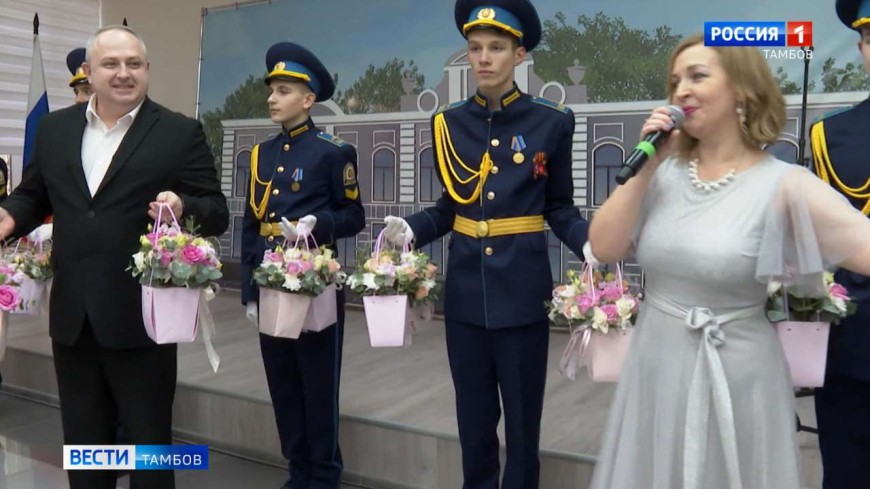 Максим Косенков поздравил тамбовчанок с Днём матери