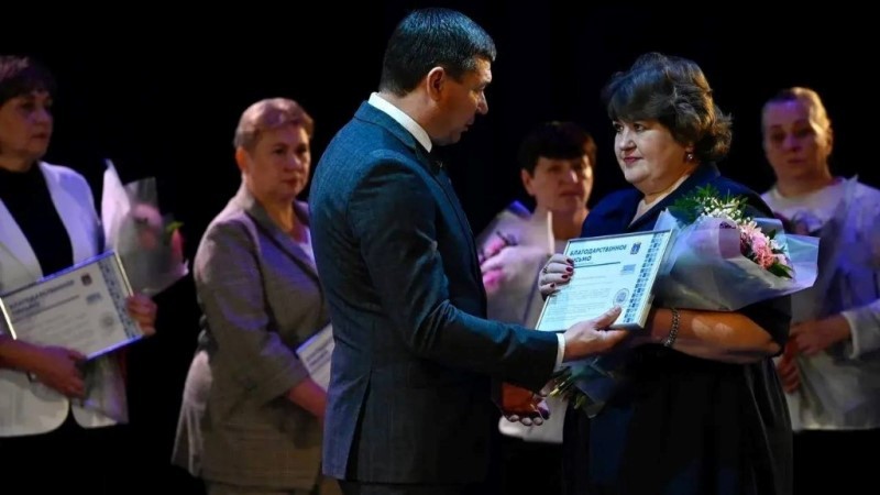 В преддверии Дня матери Евгений Первышов вручил награды жительницам Тамбовской области