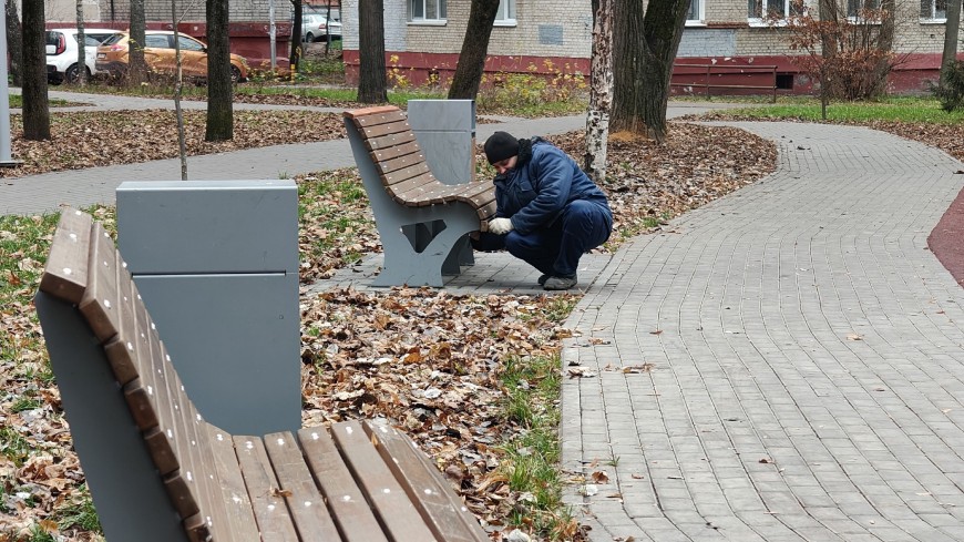 В двух скверах и парке Тамбова обновили скамейки