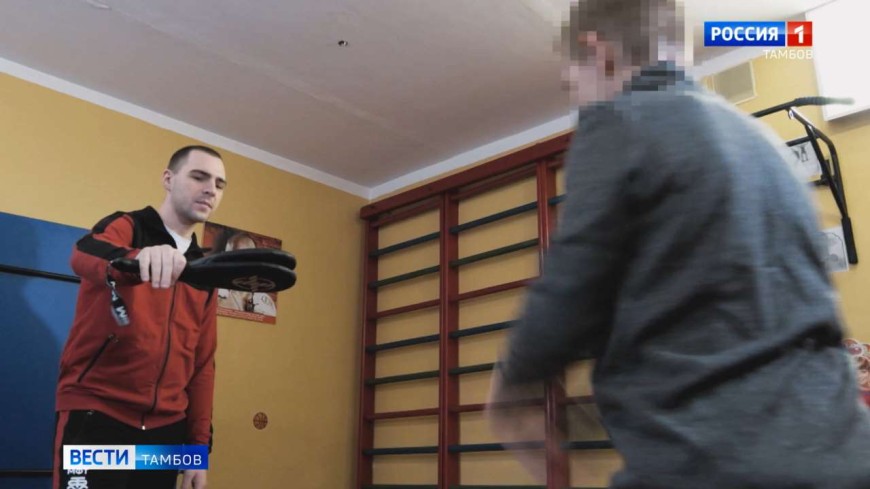 В центре временного содержания несовершеннолетних с подростками занимаются профессиональные спортсмены