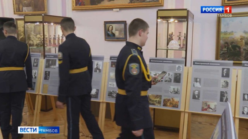 День Конституции в МВЦ отметили выставкой «Защита суверенитета российского государства»