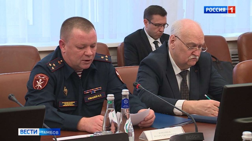 Массовые новогодние гуляния будут разрешены только до 8 вечера