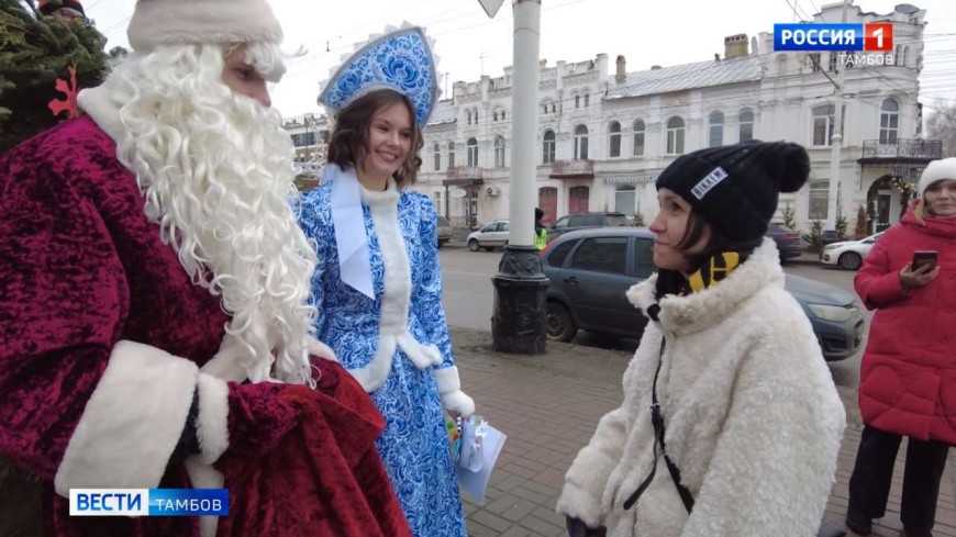 Полицейский Дед Мороз подарил волшебство и пешеходам, и водителям
