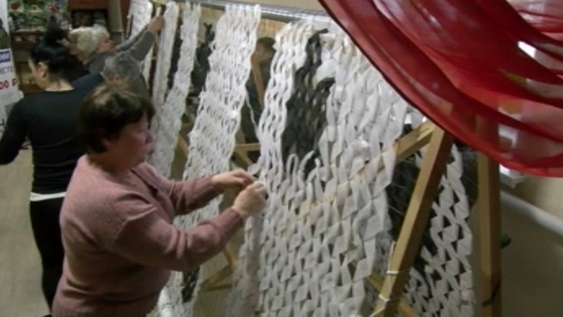 Волонтёрской группе «333» со станции Рада вручили медали «За содействие СВО»