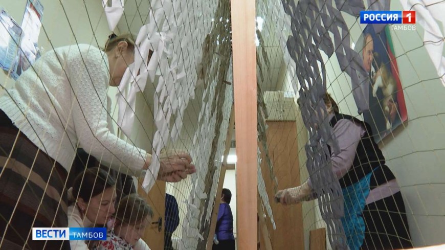 И в праздник нет передышки: тамбовчане плетут сети для фронта