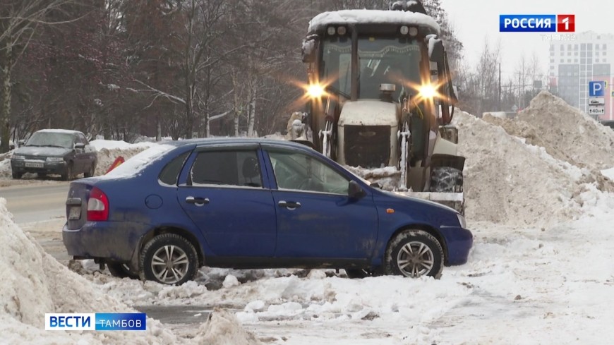 Припаркованные автомобили мешают расчистке снега
