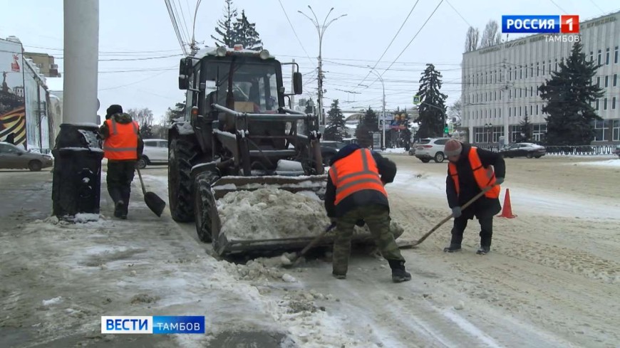 Борцы со снегом: как городские рабочие справляются со стихией?