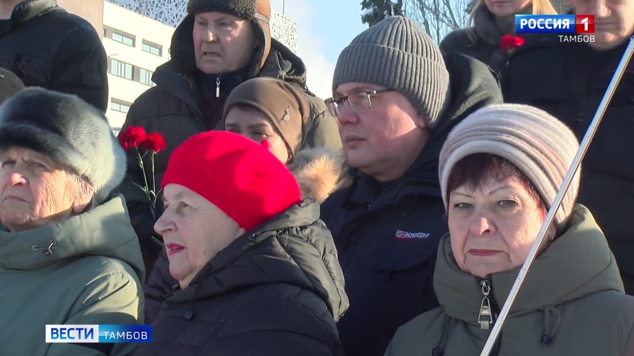 Члены регионального отделения партии КПРФ почтили память В. И. Ленина Члены регионального отделения партии КПРФ почтили память В. И. Ленина