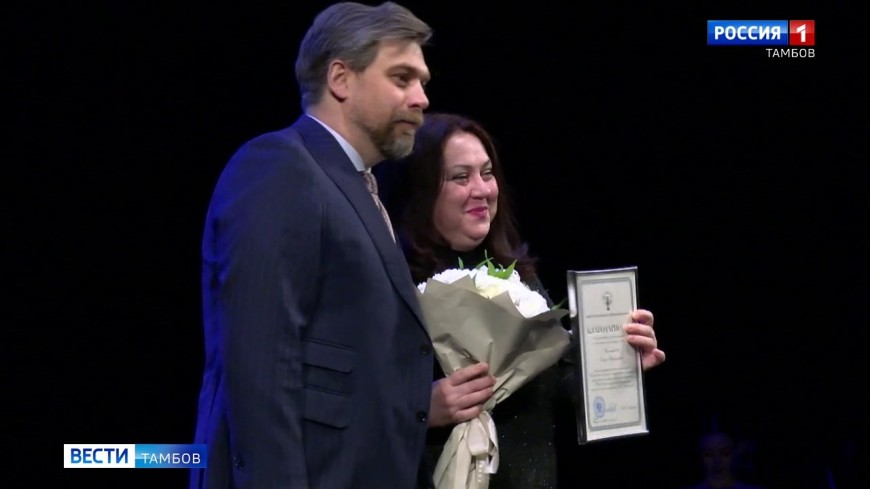 Областных работников культуры отметили ведомственными и региональными наградами