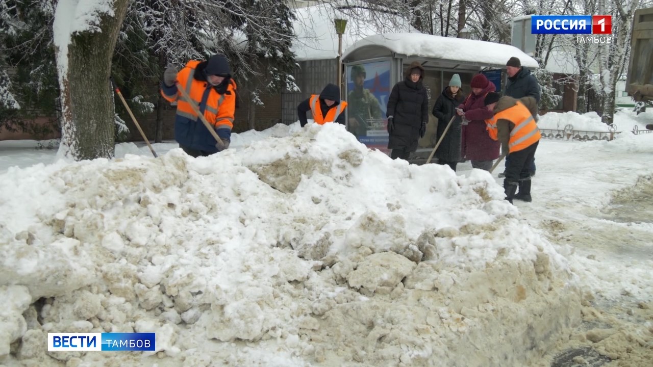 Снег не застал врасплох: Тамбов круглосуточно борется с последствиями снегопада Снег не застал врасплох: Тамбов круглосуточно борется с последствиями снегопада