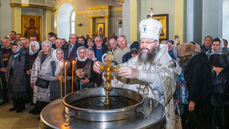 Митрополит Феодосий совершил Божественную литургию в Крещенский сочельник