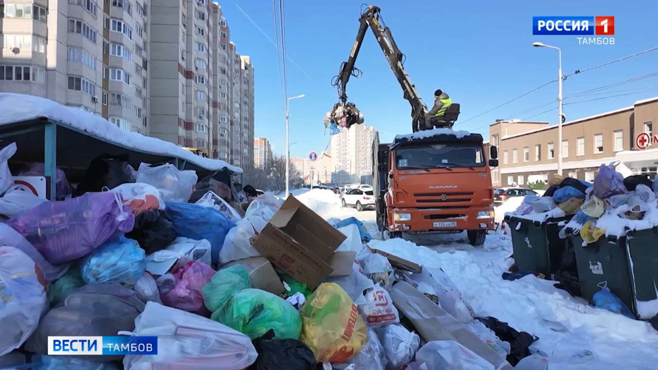 Вывоз мусора в Тамбове осложняется снегопадами и припаркованными автомобилями
