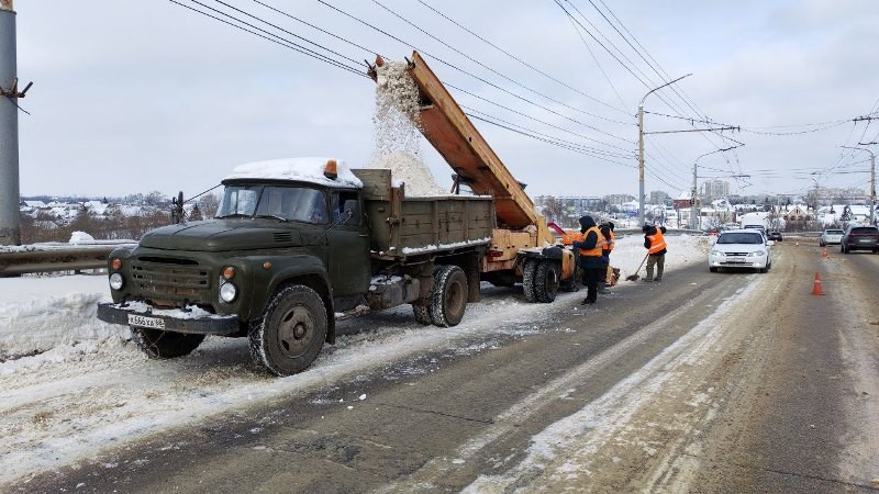 В Тамбове усилили расчистку путепроводов в преддверии оттепели