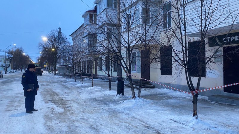 В Мичуринске на 17-летнюю девушку упала наледь с крыши, прокуратура начала проверку В Мичуринске на 17-летнюю девушку упала наледь с крыши, прокуратура начала проверку