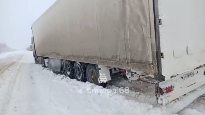 В районе Меховой фабрики затруднено движение транспорта