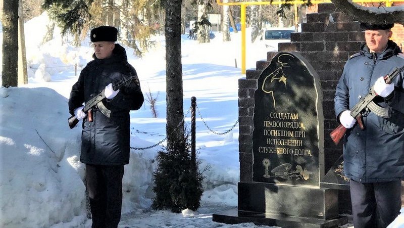 В Рассказове открыли обновленный памятник солдатам правопорядка, погибшим при выполнении служебного долга
