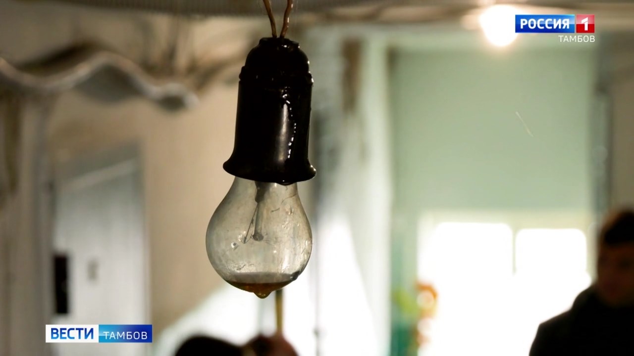 Жильцы одного из домов пожаловались на протекающую крышу