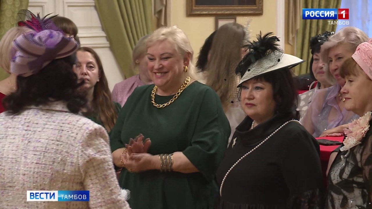 «Красивый выход в Тамбове»: мода, театра и дух Коко Шанель