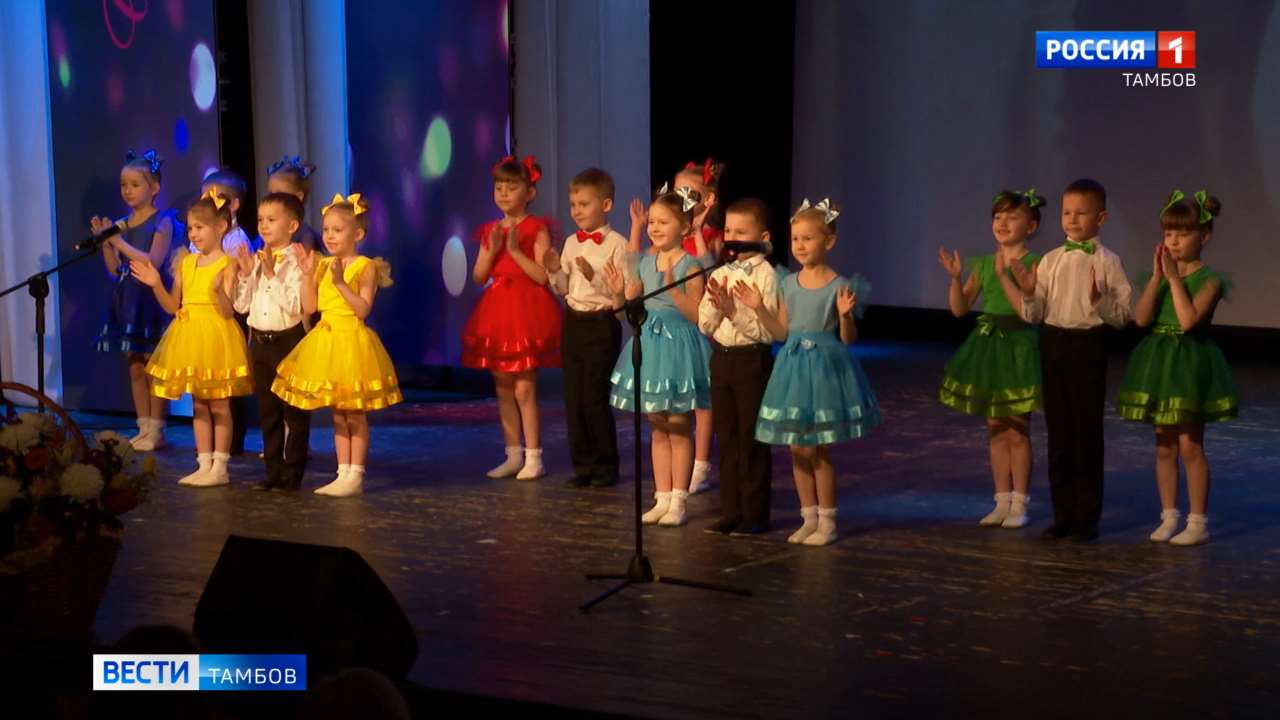 Максим Косенков и Андрей Сапрыкин поздравили тамбовчанок с наступающим праздником весны