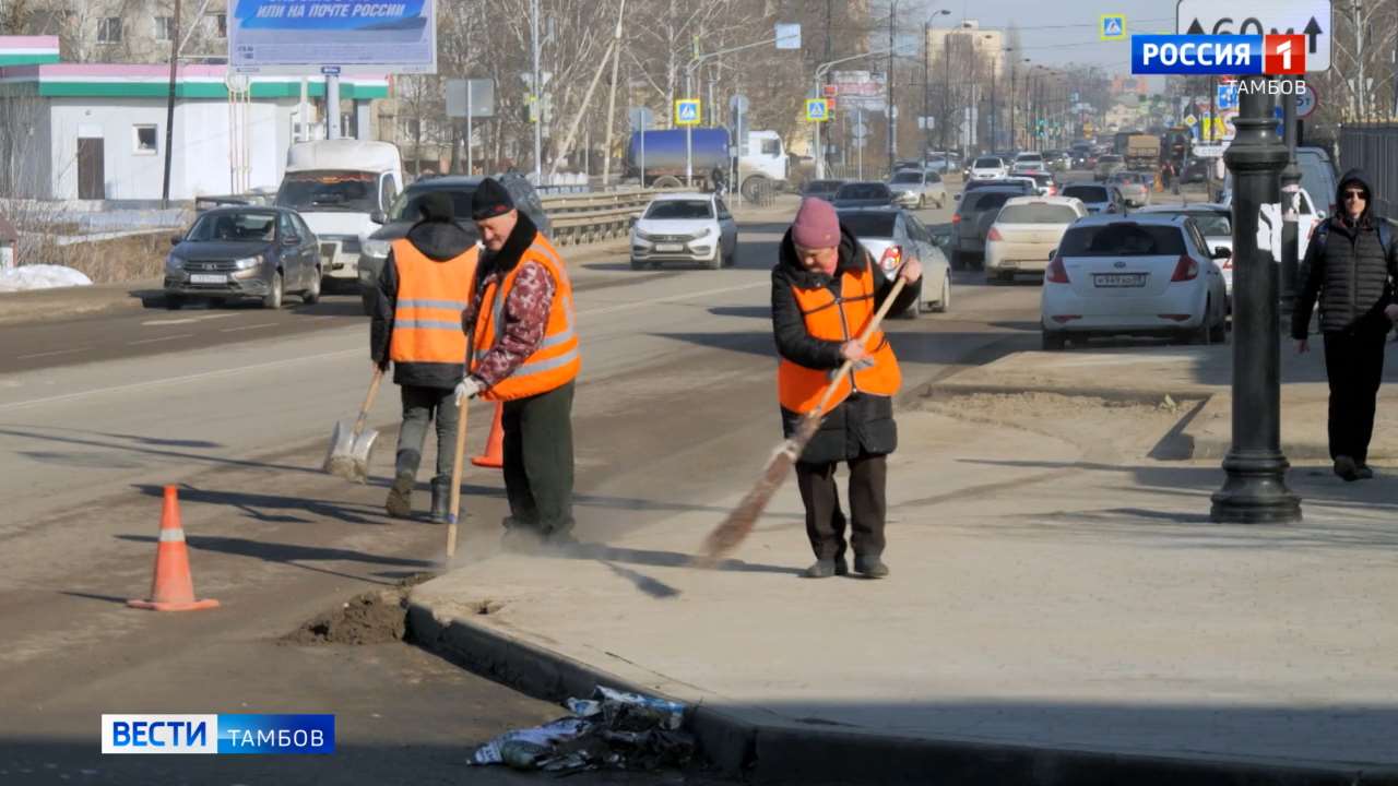 В Тамбове продолжают уборку песка