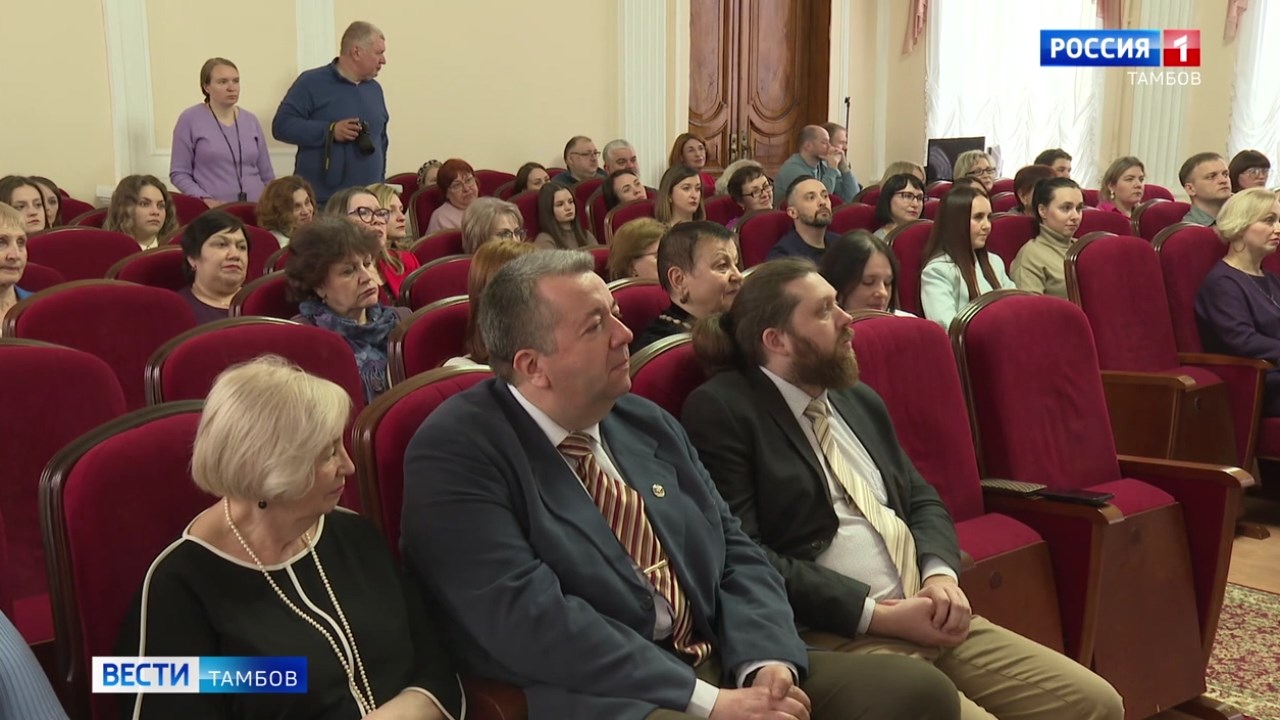 Максим Косенков поздравил работников культуры Максим Косенков поздравил работников культуры