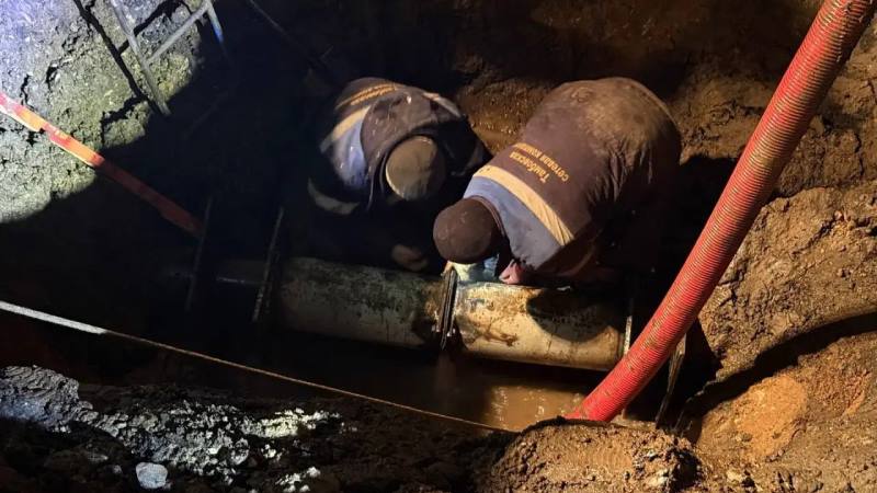 В Рассказове из-за порыва трубы временно отключили воду и отопление на трёх улицах В Рассказове из-за порыва трубы временно отключили воду и отопление на трёх улицах