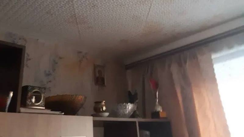 В Знаменке жильцы уже три года не могут добиться ремонта протекающей крыши В Знаменке жильцы уже три года не могут добиться ремонта протекающей крыши