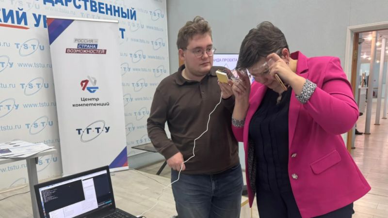 Тамбовские студенты создали умные очки с субтитрами для слабослышащих людей