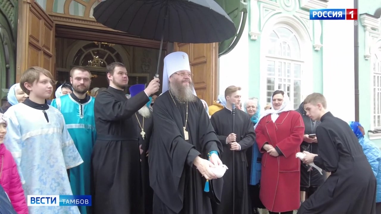 Православные Тамбова на Благовещение выпустили птиц в небо