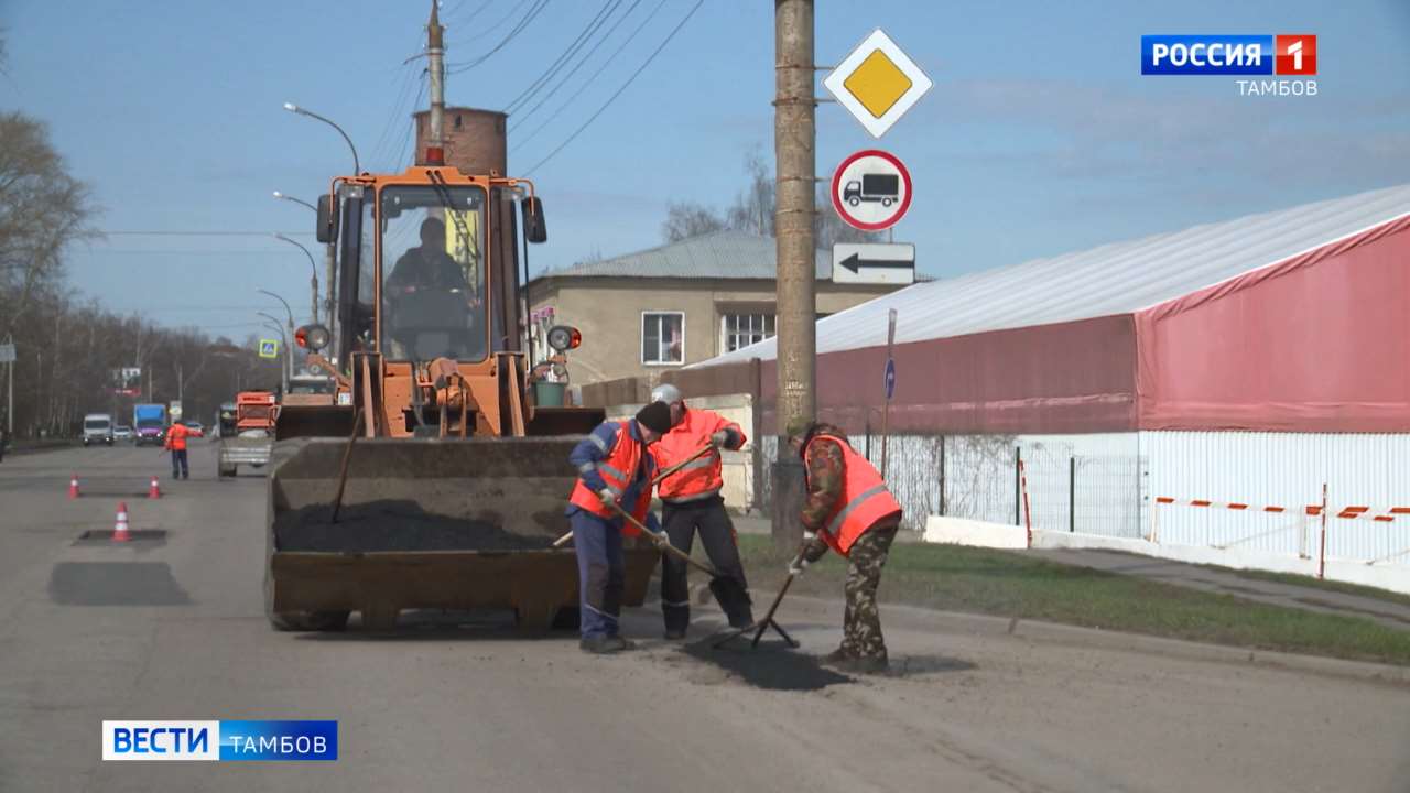 В Тамбове продолжают наводить порядок перед Пасхой: дороги, остановки и маршруты к храмам приводят в порядок