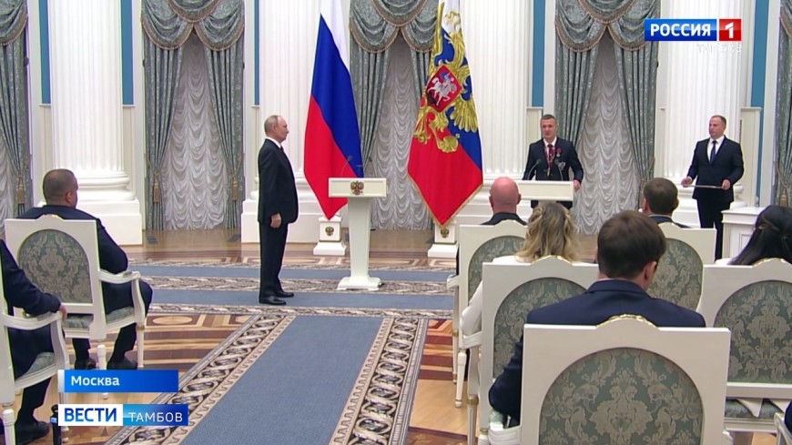 Владимир Путин наградил тамбовского боксёра Илью Попова