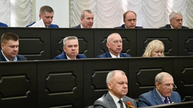 На заседании Тамбовской областной Думы приняты законы о поддержке медиков, ветеранов и присвоении почётных званий