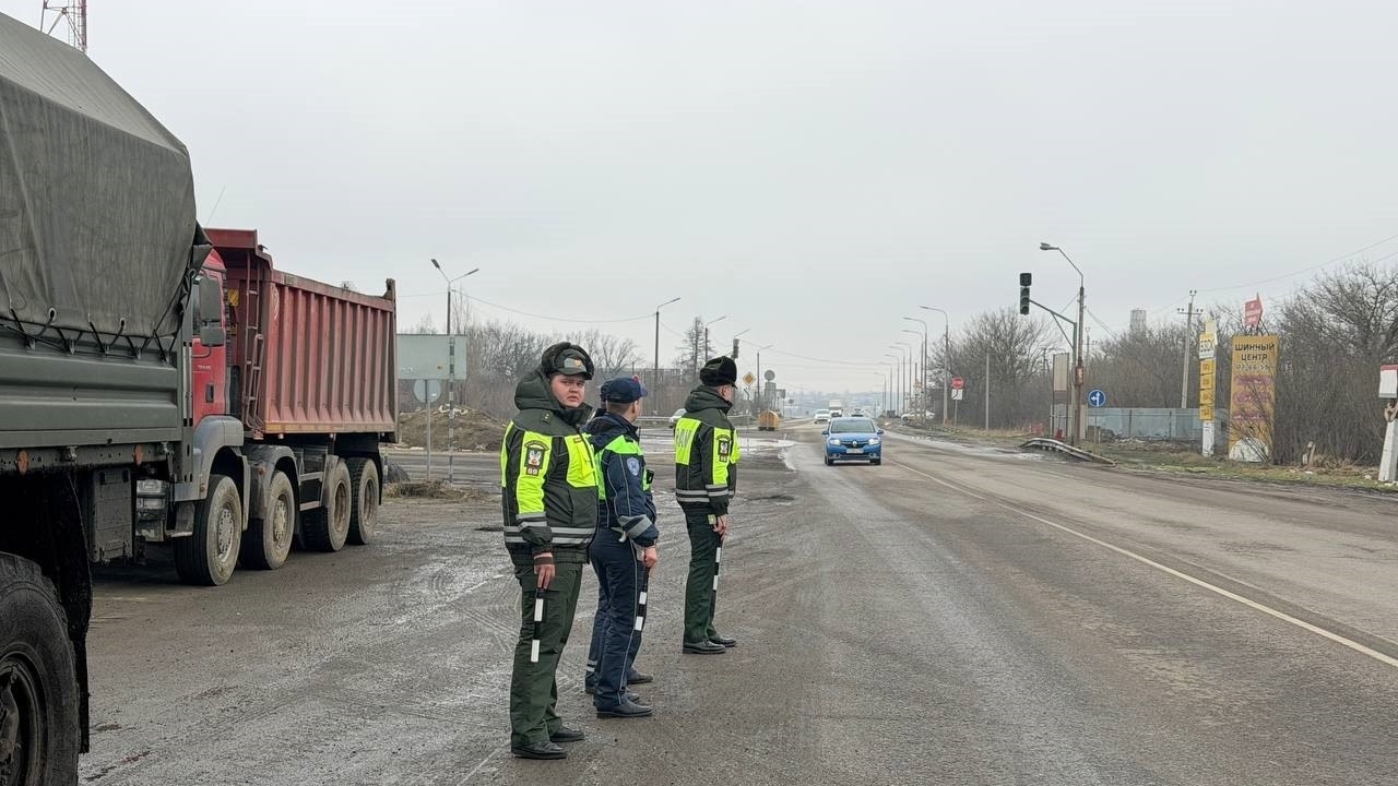 Военные автоинспекторы патрулируют дороги региона