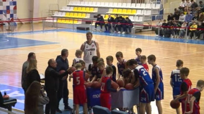 Бросок к мечте: в Тамбове провели мастер-класс от известного российского баскетболиста Алексея Саврасенко