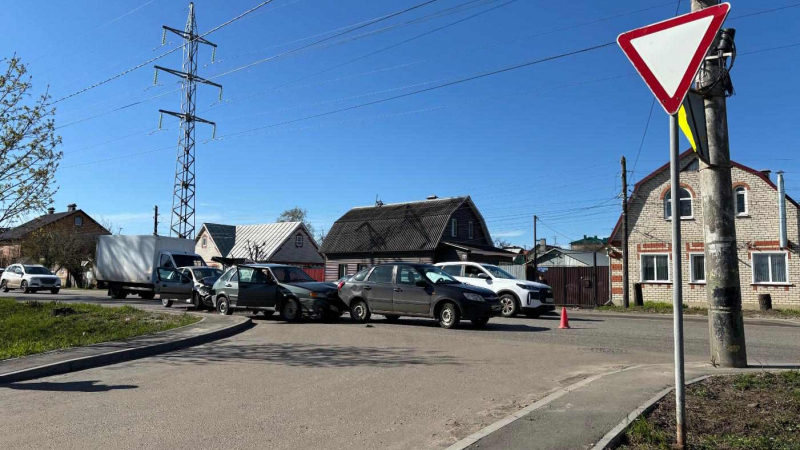 На Моршанском шоссе в Тамбове столкнулись 7 автомобилей