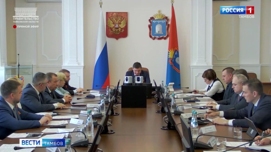 Евгений Первышов поручил привести памятники в порядок к 9 Мая
