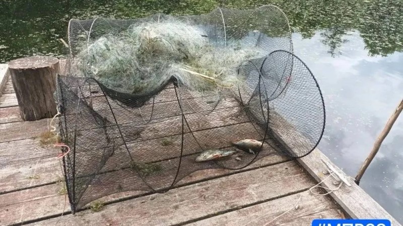 На реке Цне обнаружили бесхозные рыболовные сети и незаконные «нареты» На реке Цне обнаружили бесхозные рыболовные сети и незаконные «нареты»