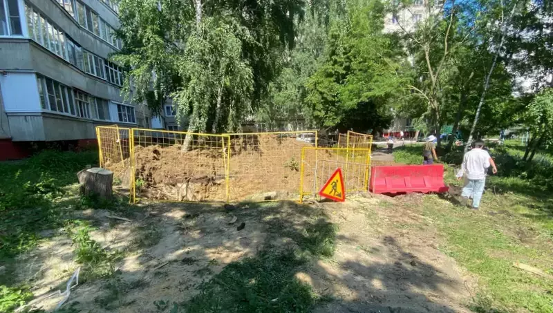 В Тамбове устранили повреждение на водоводе во дворе 300-квартирного дома