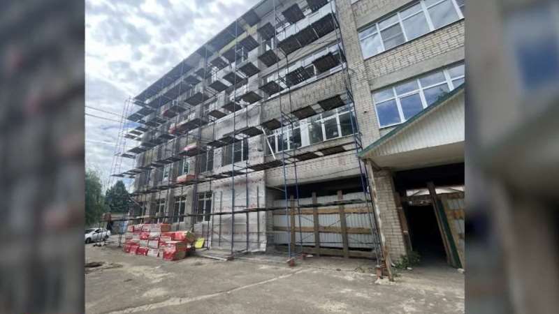 Губернатор потребовал поставить точку в деле с затянувшимся ремонтом школы в посёлке Комсомолец