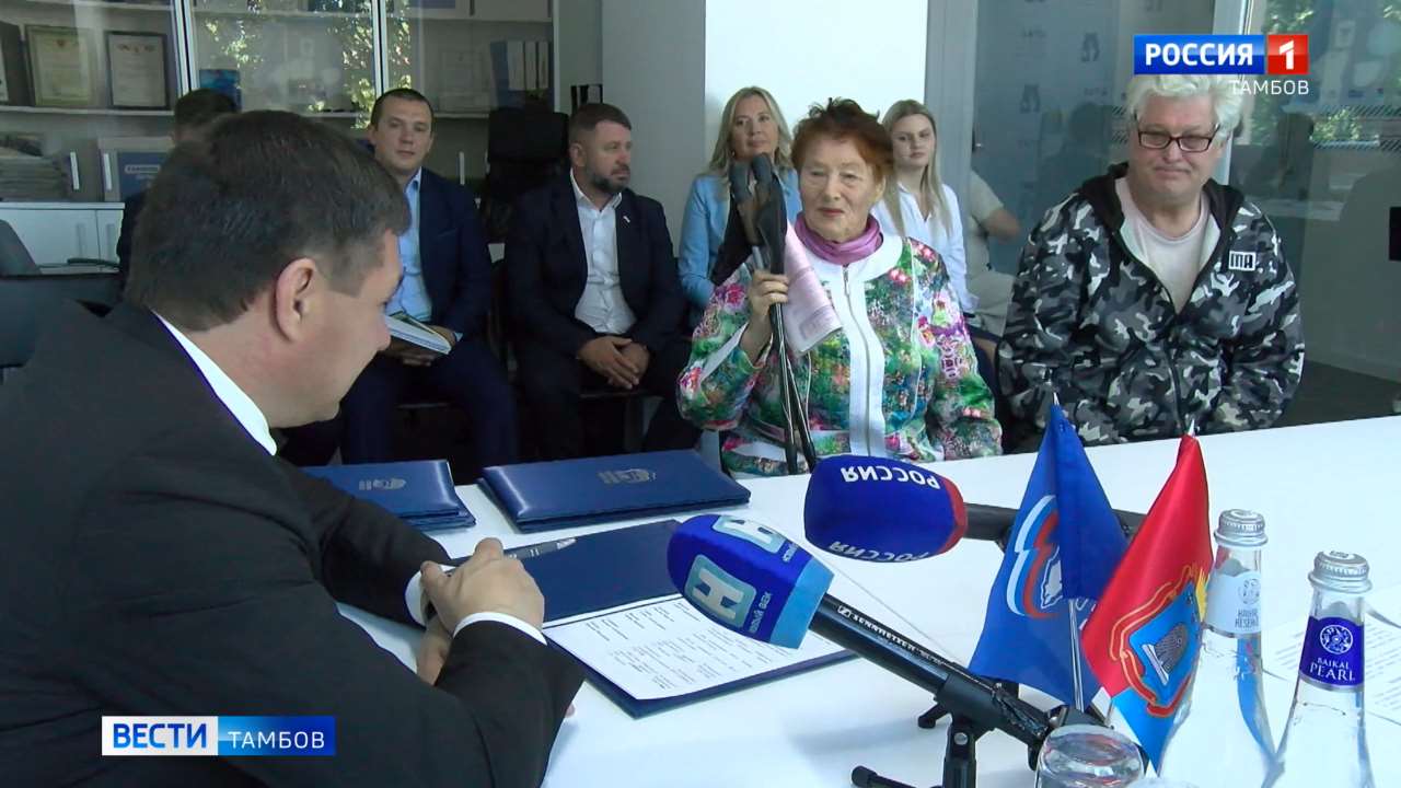 На приеме у Евгения Первышова озвучили больные точки посёлка Строитель