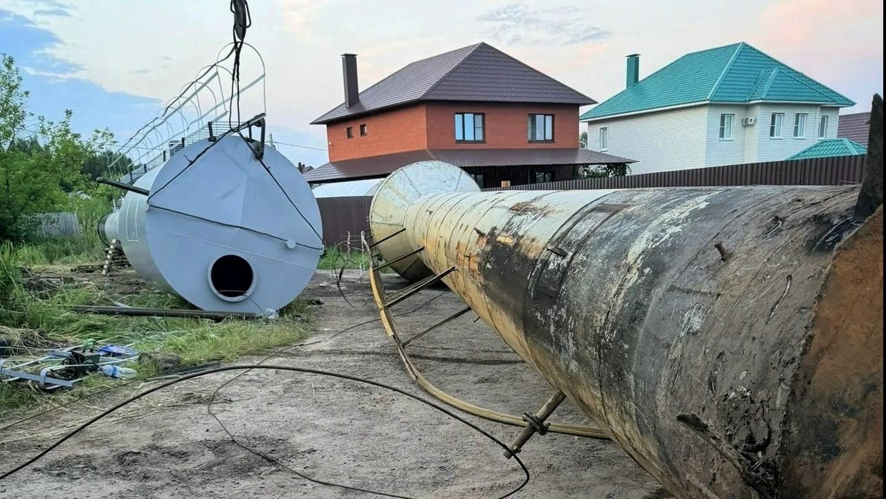 В селе Тамбовского округа монтируют новую водонапорную башню