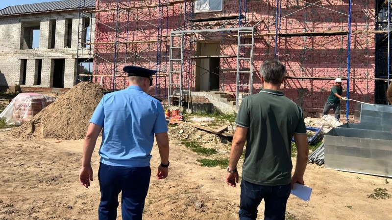 Прокуратура проверила ход реконструкции дома-интерната в Сосновском округе
