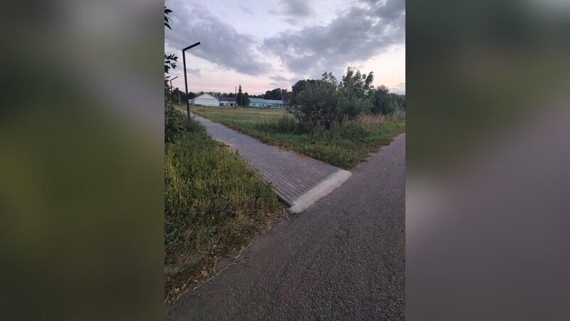 В Сампурском округе после вмешательства прокуратуры обустроили пешеходную дорожку для детей