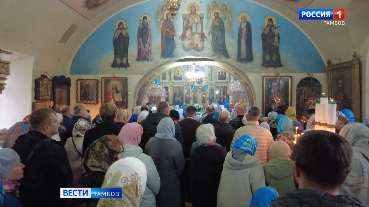 Православные верующие отмечают Покров Пресвятой Богородицы Православные верующие отмечают Покров Пресвятой Богородицы